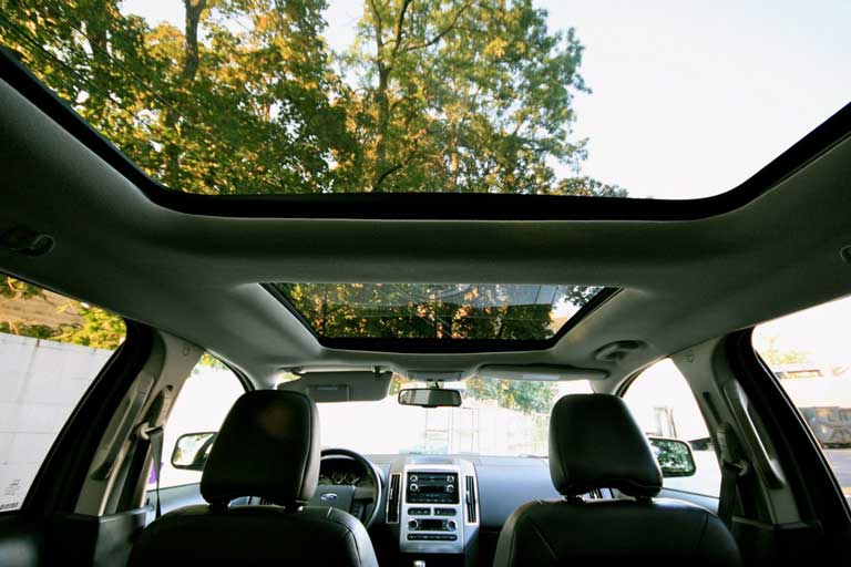 Panoramic Roof vs moonroof